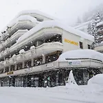Wunderstay Alpine 403 Centric Studio Balcony/View