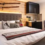 Wunderstay Alpine 403 Centric Studio Balcony/View